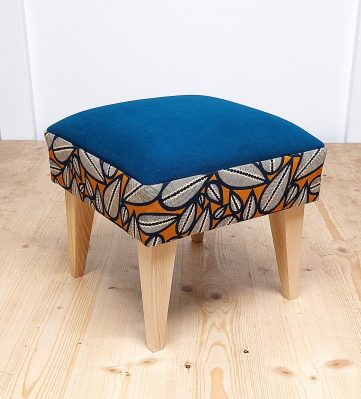 Tabouret réalisé lors d'un atelier d'initiation à la tapisserie