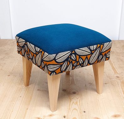 Tabouret réalisé lors d'un atelier d'initiation à la tapisserie